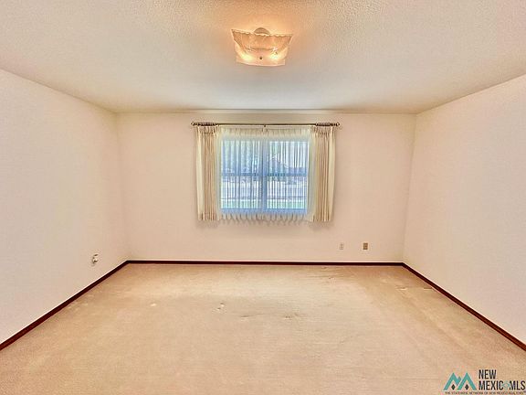 4th image of 12 Stephens Cir