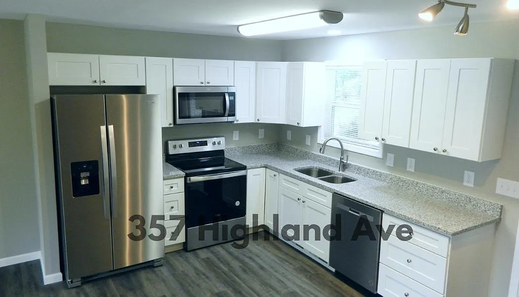 3 bed, 1072 sqft, $1,800 — Photo 2