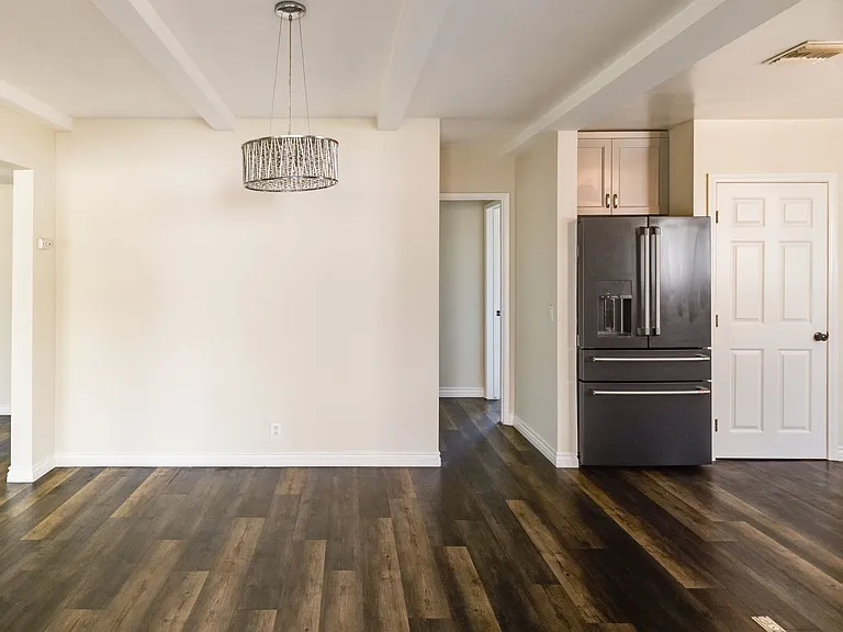 10608 S 8th Ave — Photo 8