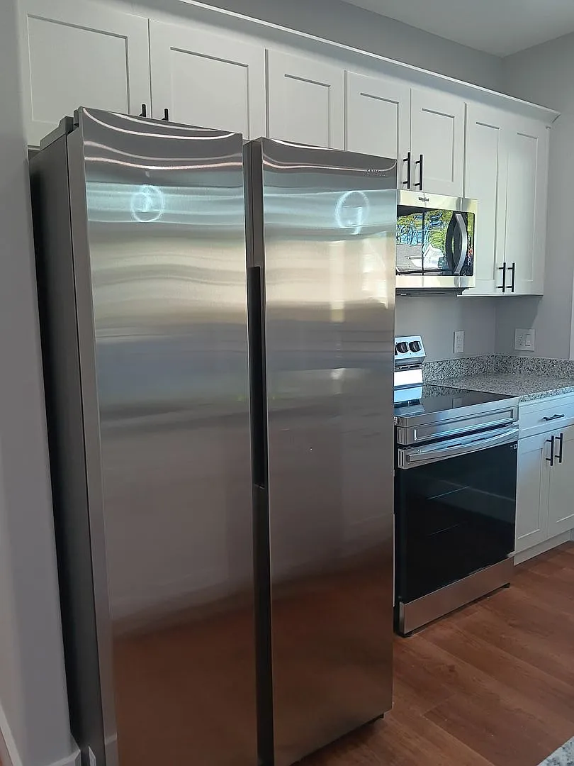 Single Room Available in 6BR Townhome | Private Bedroom w/ Private Bathroom — Photo 3