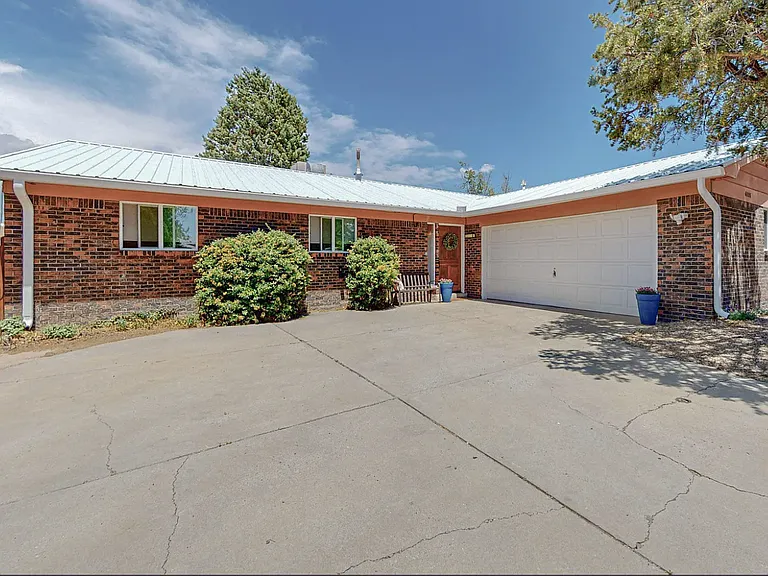 6333 Christy Ave NE — Photo 1
