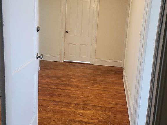 3rd image of 129 S Sycamore St #5