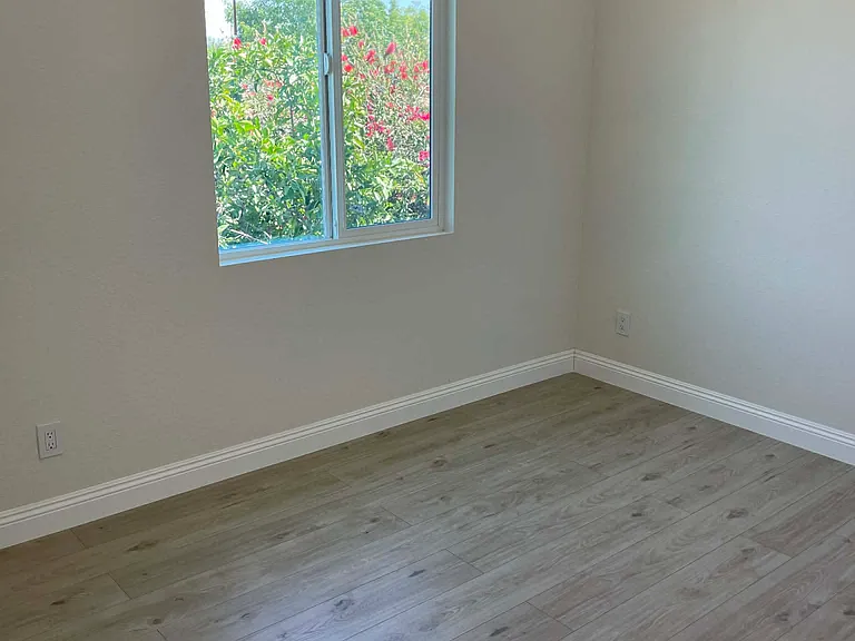 5337 Saxon St — Photo 17
