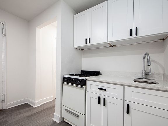 3rd image of 205 Avenue B APT D