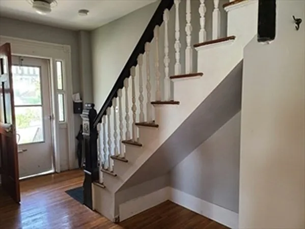 2 bed, 936 sqft, $2,400 — Photo 2