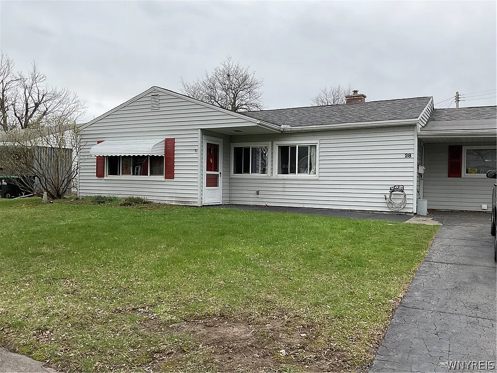 28 Nicholas Dr N photo 1