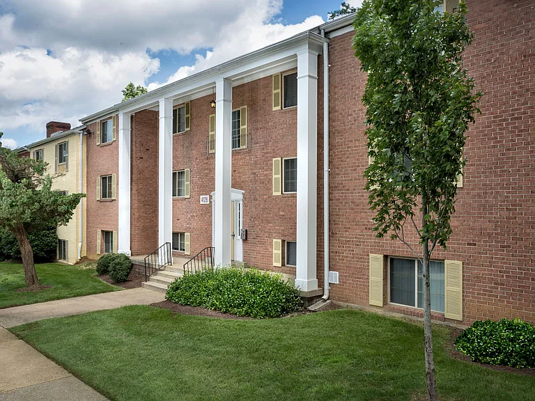 Whitehall Square Apartments — Photo 7