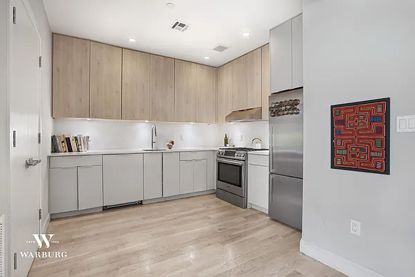 Sold by Warburg | media 10