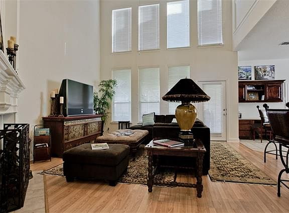 5th image of 3368 Columbus Dr
