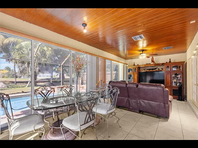 19826 W Lake Dr — Photo 11