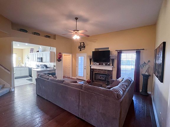 4th image of 225 Countrywood Ln