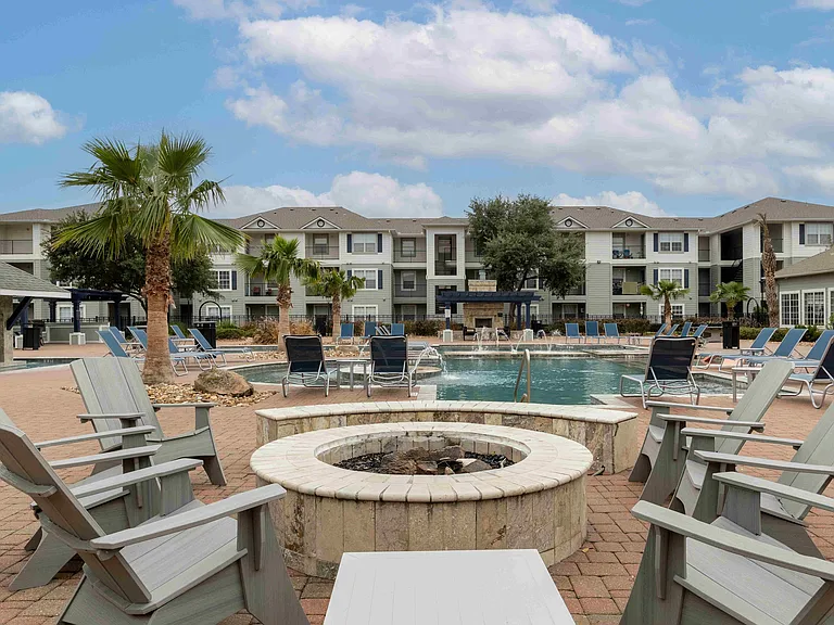 Fire Pit and Lounge