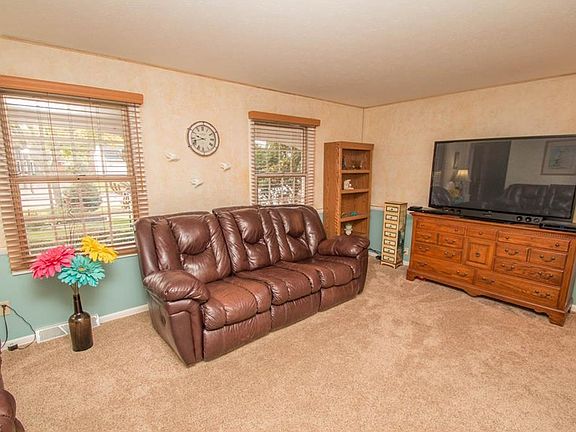 4th image of 136 Illinois Cir