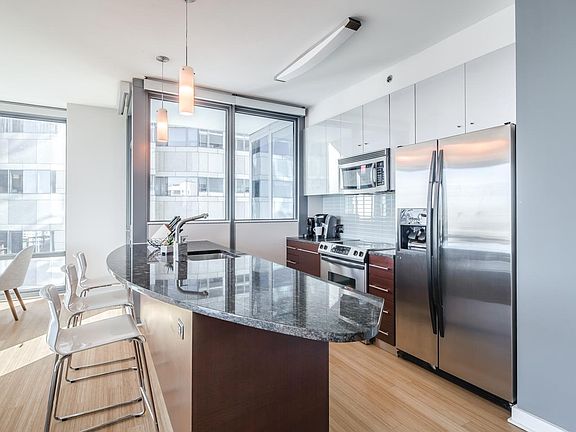 3rd image of 2101 Market St Unit 3607