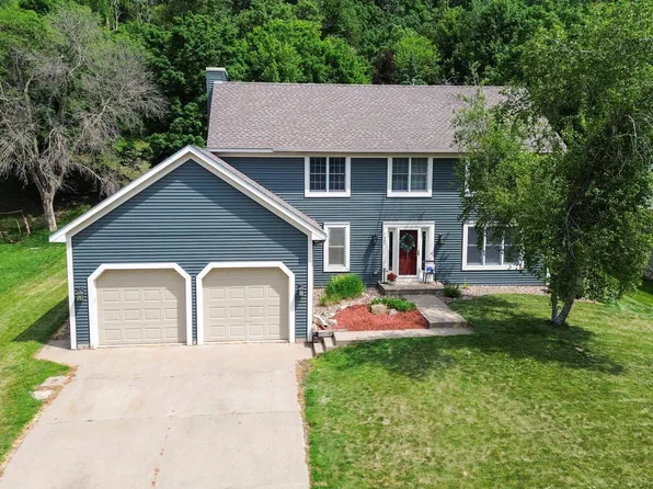1497 Golf View Dr, River Falls, WI 54022