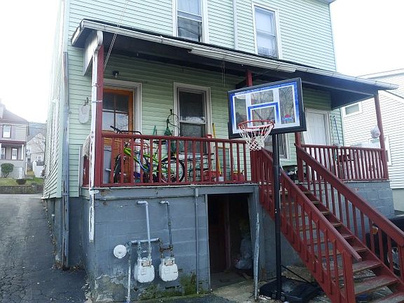 4th image of 39 Conklin Ave