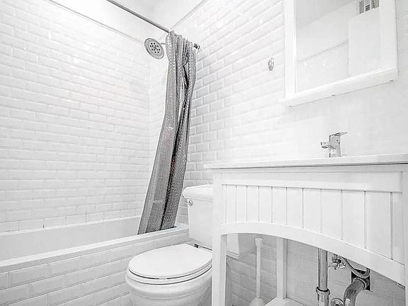 3rd image of 1072 Bergen St #3G