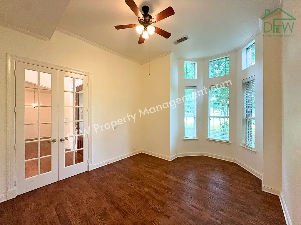 5 bed, 6.0 bath, 4865 sqft, $8,595 — Photo 4