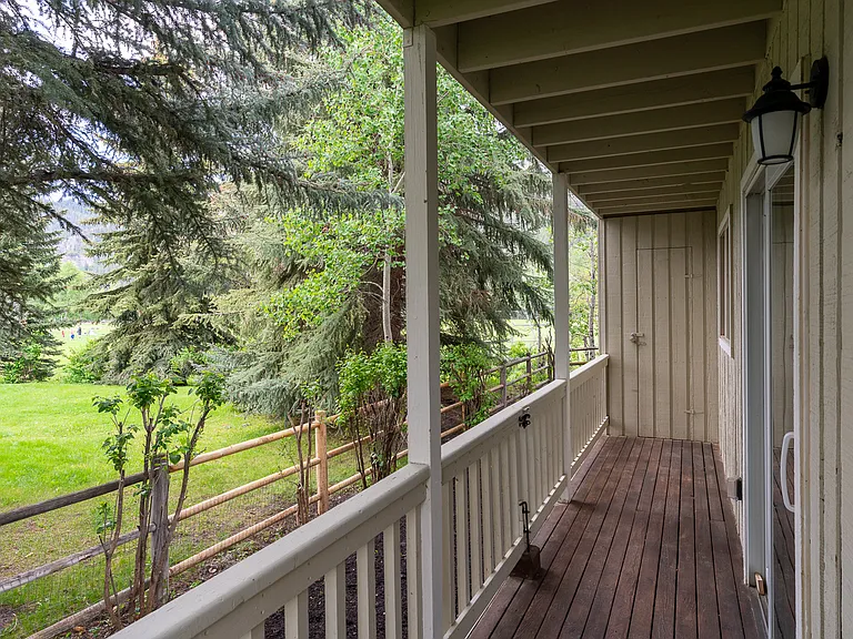 121 Pinewood Ln #B1 — Photo 12