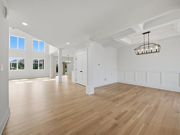 4th image of 22640 Fieldstone Dr