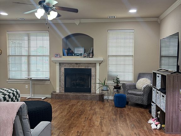 2nd image of 1904 Sequoia St