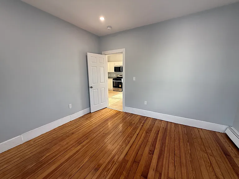 8 Carnes St #2R — Photo 6