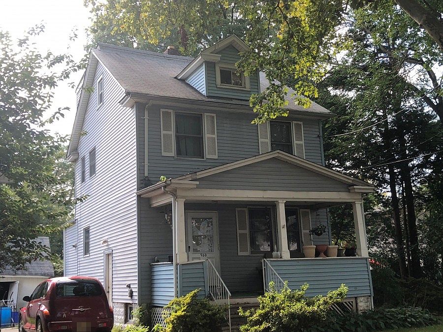 2nd image of 960 Morris St