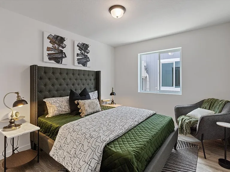 Back unit 2nd bedroom