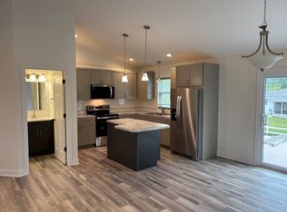 87 E Lee St, Grant, MI 49327