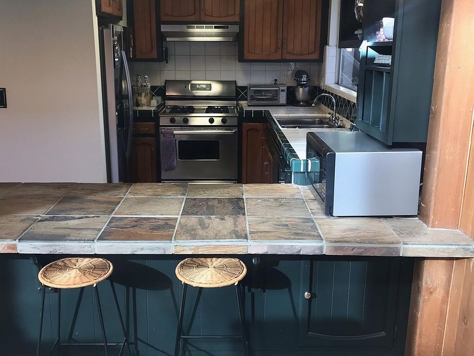 27230 Peninsula Dr, Lake Arrowhead, CA 92352 | Zillow