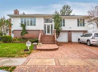 766 Sherwood St, Valley Stream, NY 11581