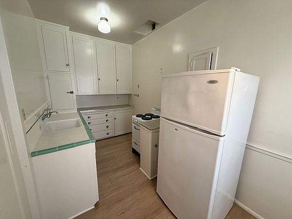 2nd image of 513 Fair Oaks Ave APT J