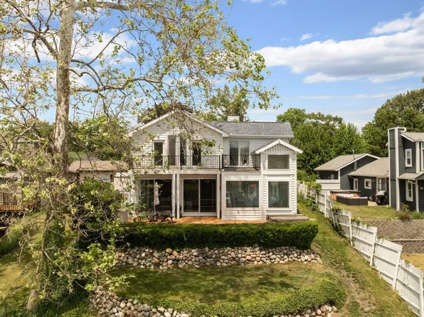 11114 Lakeshore Dr, Osceola, IN 46561