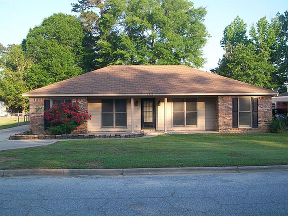 2923 Branton Woods Drive front view...