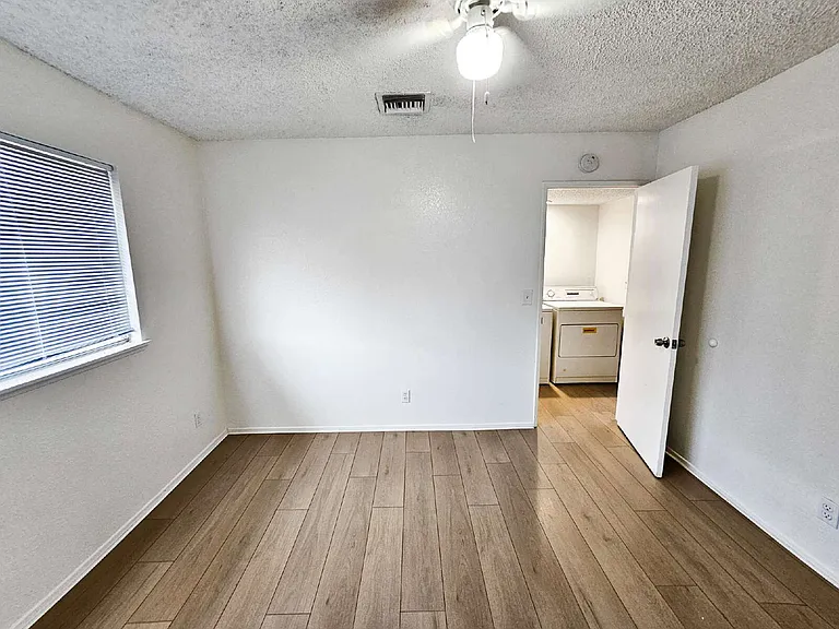 201 S Sunset St #B — Photo 10