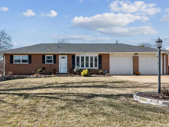 8827 Glen Rose Dr, Saint Louis, MO 63126