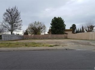 3300 Summer Ln, Madera, CA 93637