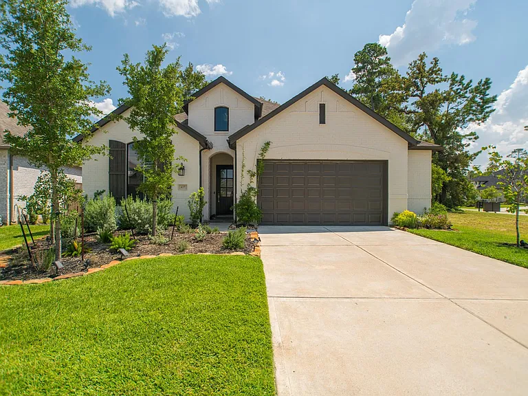 427 Boggy Belt Ln — Photo 1
