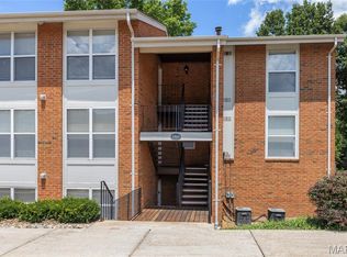 1943 Greenpoint Dr APT 302, Saint Louis, MO 63122