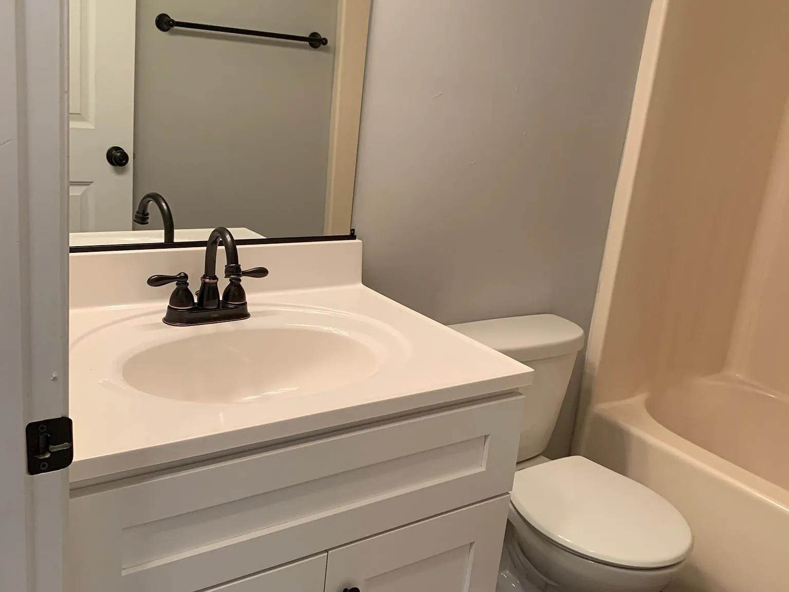 2 bed, 888 sqft, $1,800 — Photo 4