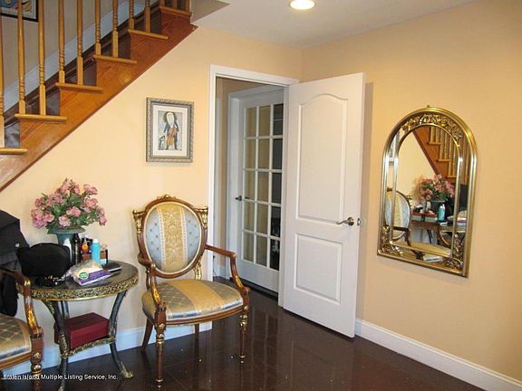3rd image of 163 Seneca Ave