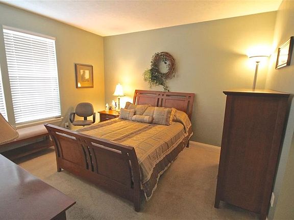 4th image of 1520 Stanford Dr