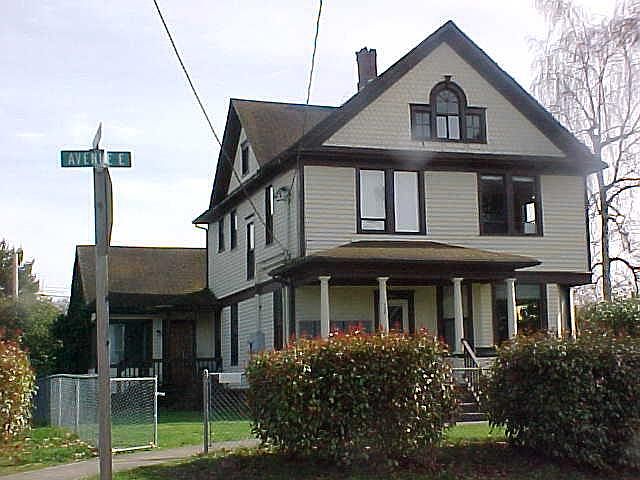 1st image of 329 Avenue E APT B