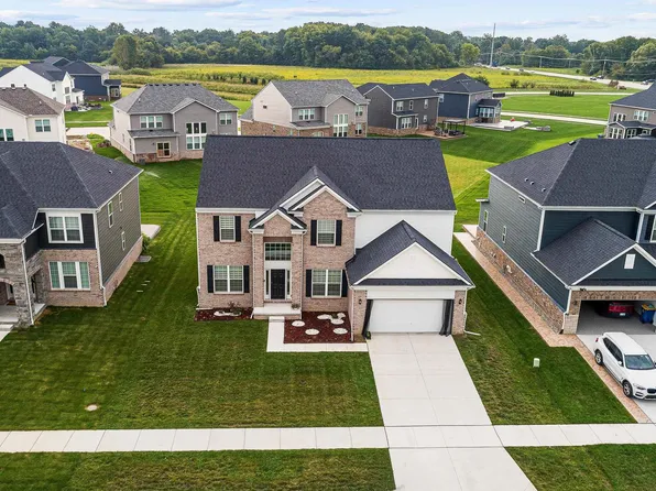 51104 Nature Trail Dr, Macomb, MI 48042
