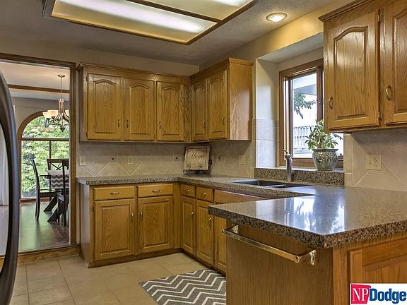 5th image of 818 Oakland Ln