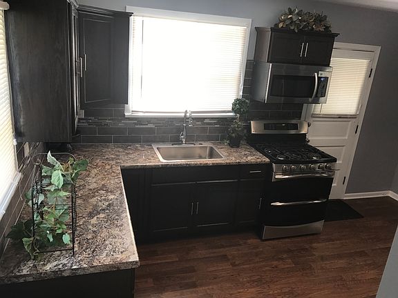 4th image of 209 Blackhawk Ave