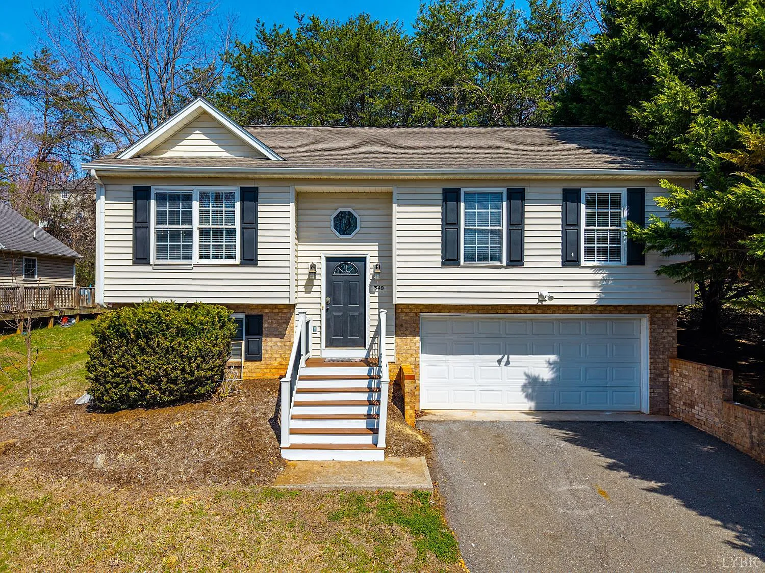 340 Blackhawke Dr photo 1
