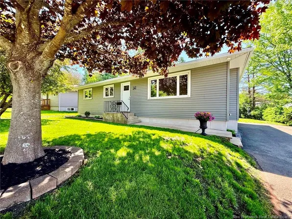 14 Brunswick St, Riverview, NB E1B 2Y4