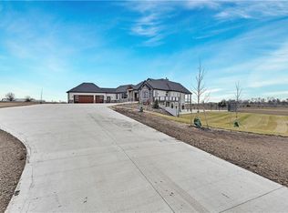 18291 W 207th St, Spring Hill, KS 66083