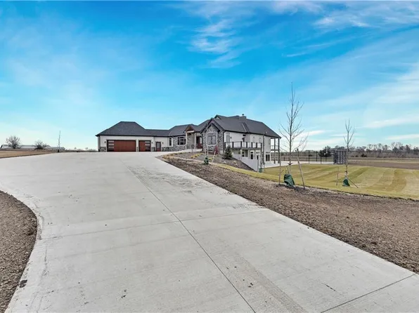 18291 W 207th St, Spring Hill, KS 66083